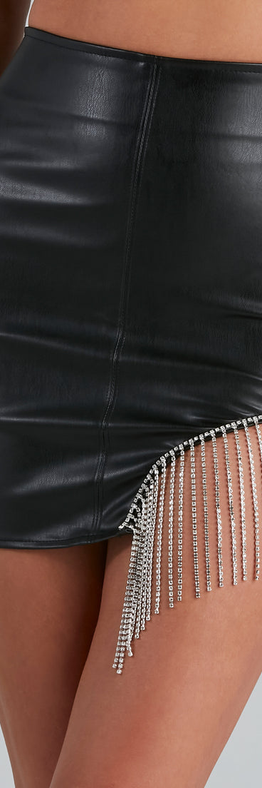 Feeling Fine Rhinestone Mini Skirt is a fire pick to create 2023 festival outfits, concert dresses, outfits for raves, or to complete your best party outfits or clubwear!