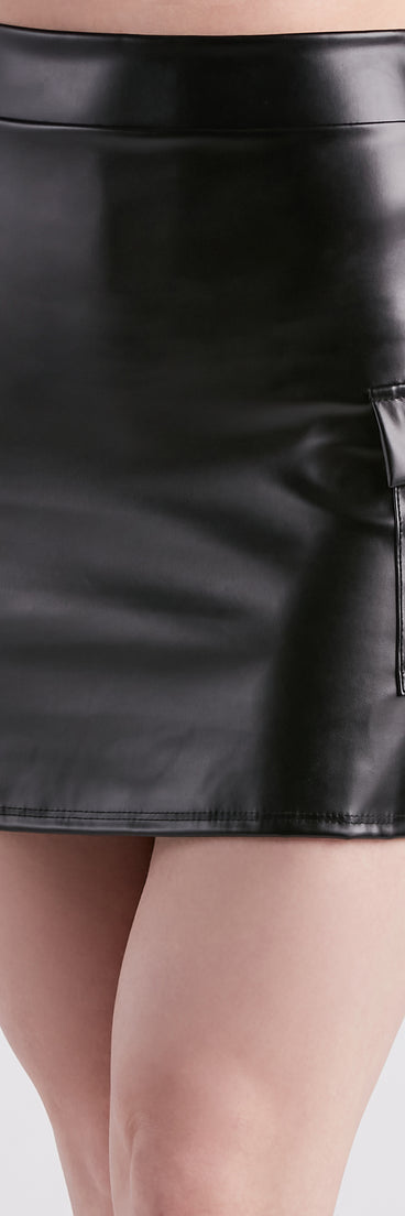 Cargo Cutie Faux Leather Mini Skirt is a fire pick to create a concert outfit, 2024 festival looks, outfits for raves, or to complete your best party outfits or clubwear!