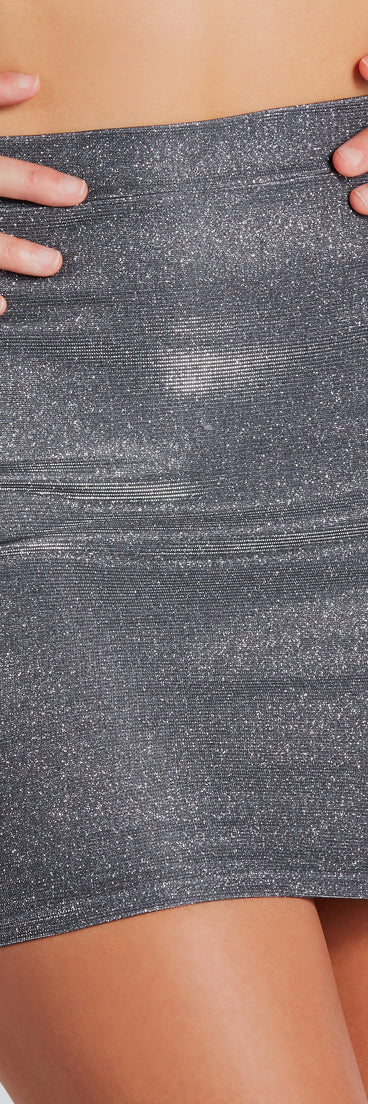The mini skirt length on the Fashionable Perfection Glitter Mini Skirt adds a sultry detail to your going-out outfits or everyday looks.