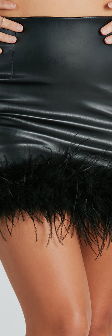 So Fabulous Feather-Trim Faux Leather Mini Skirt is a fire pick to create a concert outfit, 2024 festival looks, outfits for raves, or to complete your best party outfits or clubwear!