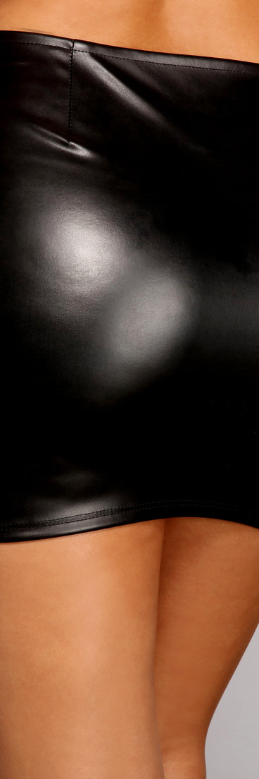 Zip Front Faux Leather Skirt provides a stylish start to creating your best summer outfits of the season with on-trend details for 2023!