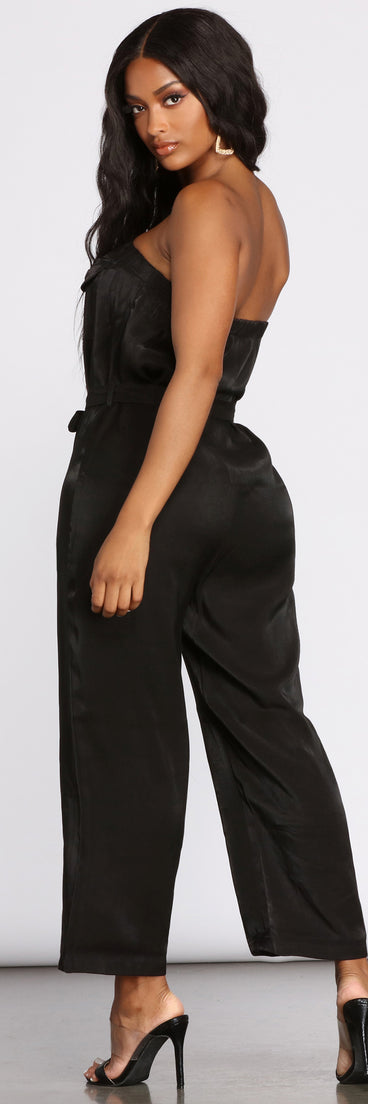 Strapless Utility Jumpsuit provides a stylish start to creating your best summer outfits of the season with on-trend details for 2023!