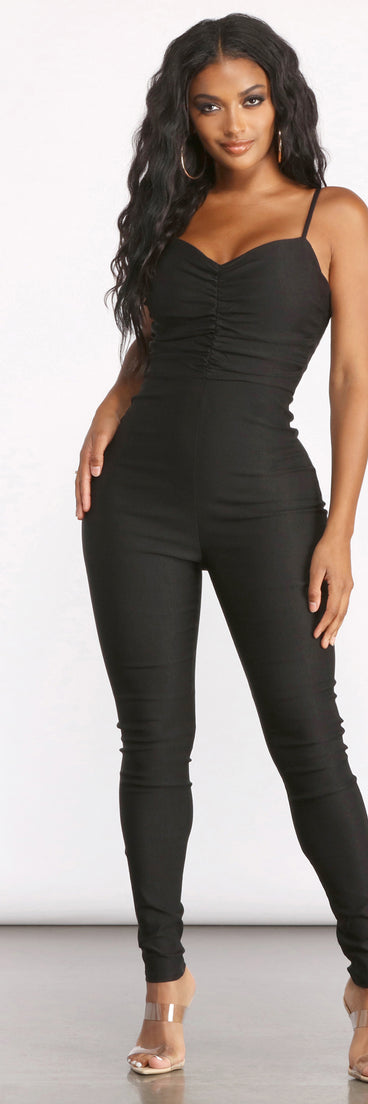 Sleeveless Sweetheart Neck Ruched Tapered Catsuit provides a stylish start to creating your best summer outfits of the season with on-trend details for 2023!