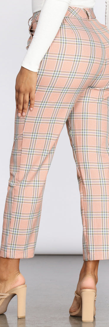 Mad For Plaid Cropped Pants provides a stylish start to creating your best summer outfits of the season with on-trend details for 2023!