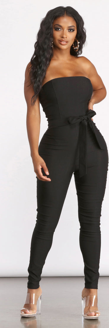 Sleeveless Twill Tie Waist Catsuit will help you dress the part in stylish holiday party attire, an outfit for a New Year’s Eve party, & dressy or cocktail attire for any event.