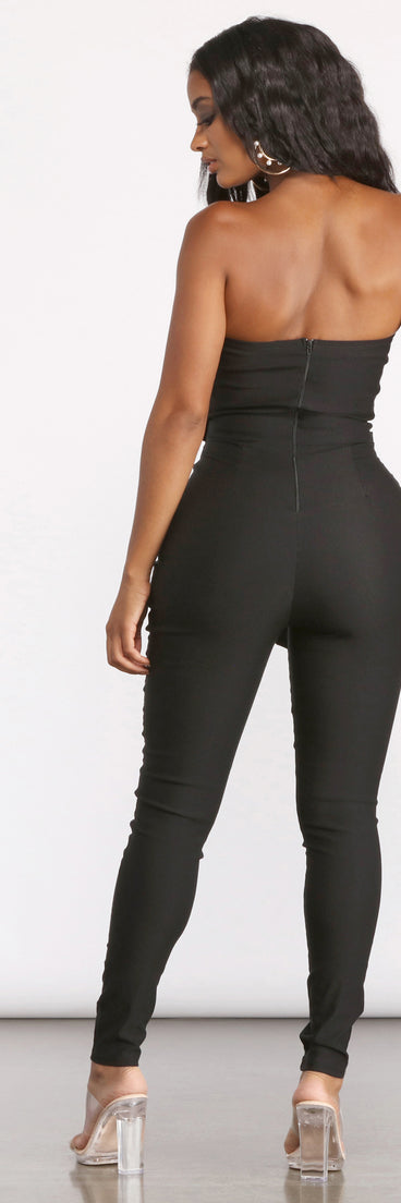 Sleeveless Twill Tie Waist Catsuit is the perfect Homecoming look pick with on-trend details to make the 2023 HOCO dance your most memorable event yet!