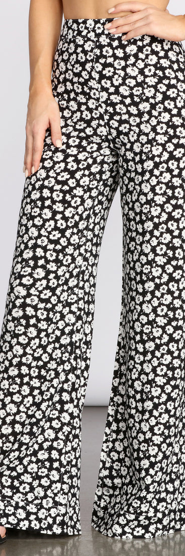 High Waist Ditsy Floral Printed Pants provides a stylish start to creating your best summer outfits of the season with on-trend details for 2023!