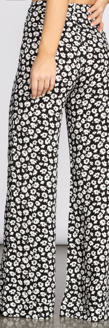 High Waist Ditsy Floral Printed Pants provides a stylish start to creating your best summer outfits of the season with on-trend details for 2023!