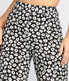 High Waist Ditsy Floral Printed Pants provides a stylish start to creating your best summer outfits of the season with on-trend details for 2023!