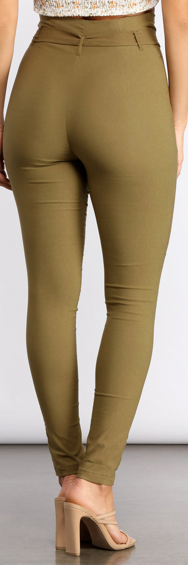 Tie Waist Skinny Paperbag Pants provides a stylish start to creating your best summer outfits of the season with on-trend details for 2023!