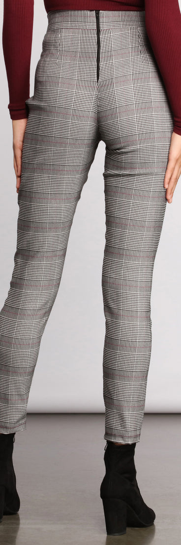 Fashionably Chic Plaid Skinny Pants provides a stylish start to creating your best summer outfits of the season with on-trend details for 2023!