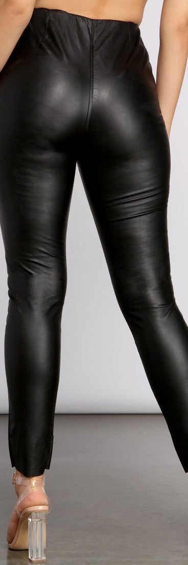 Sleek Details Faux Leather Leggings provides a stylish start to creating your best summer outfits of the season with on-trend details for 2023!