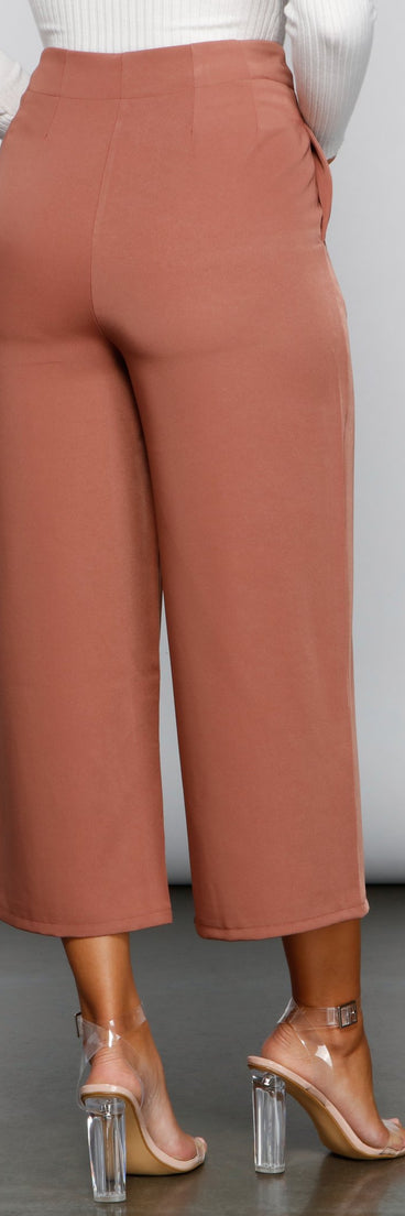 Chic Culotte Wide-Leg Trouser Pants provides a stylish start to creating your best summer outfits of the season with on-trend details for 2023!