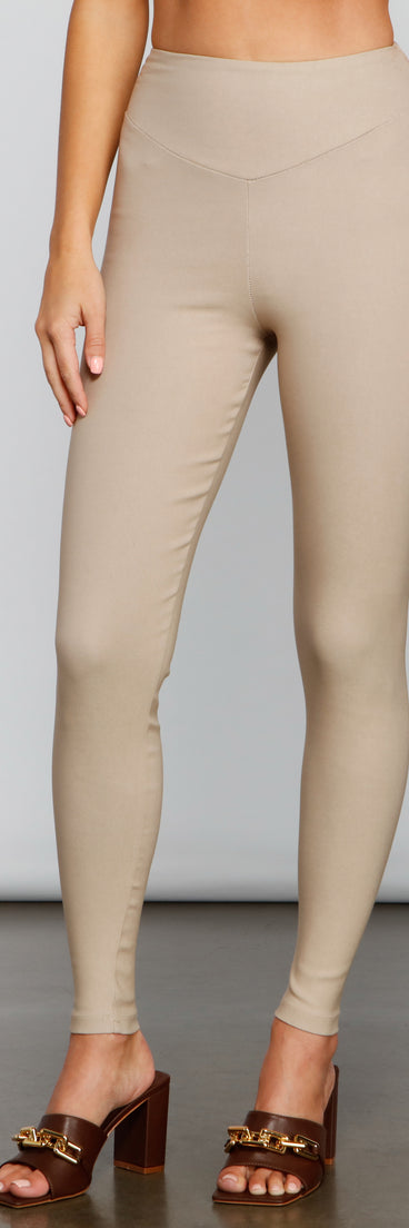 On Point High Waist Leggings provides a stylish start to creating your best summer outfits of the season with on-trend details for 2023!