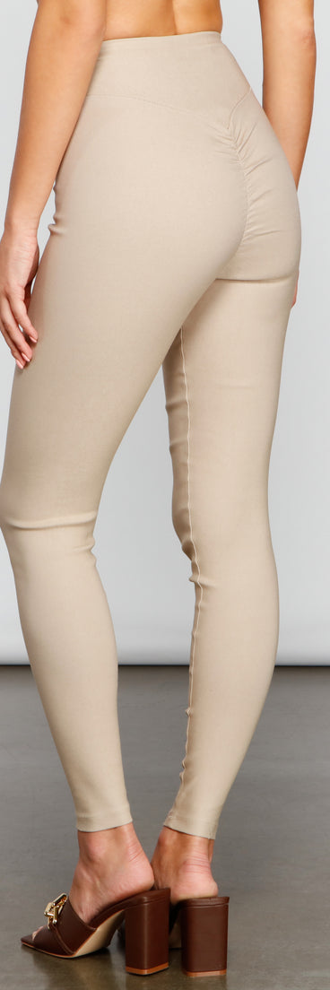 On Point High Waist Leggings provides a stylish start to creating your best summer outfits of the season with on-trend details for 2023!