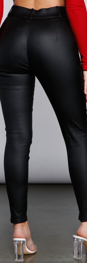 Trendy High Waist Lattice Pants provides a stylish start to creating your best summer outfits of the season with on-trend details for 2023!