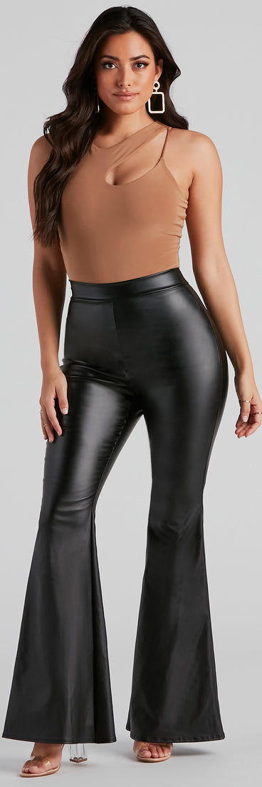 All About The Flair High-Rise Pants provides a stylish start to creating your best summer outfits of the season with on-trend details for 2023!