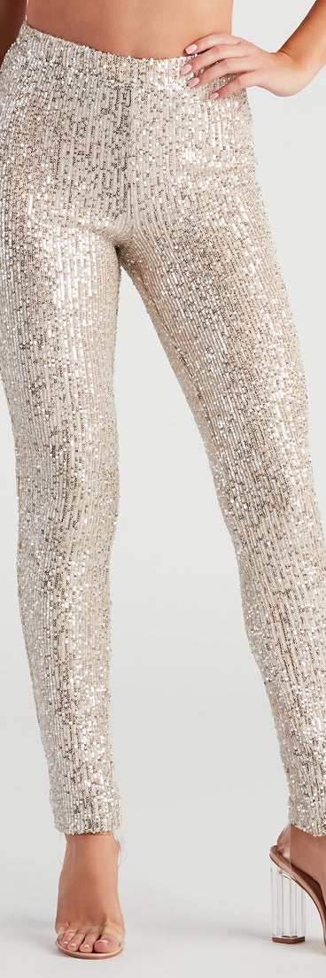 Showtime Chic Sequin Tapered Leggings provides a stylish start to creating your best summer outfits of the season with on-trend details for 2023!