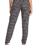 You’ll look stunning in the Pounce Back Paper Bag Pants when paired with its matching separate to create a glam clothing set perfect for parties, date nights, concert outfits, back-to-school attire, or for any summer event!