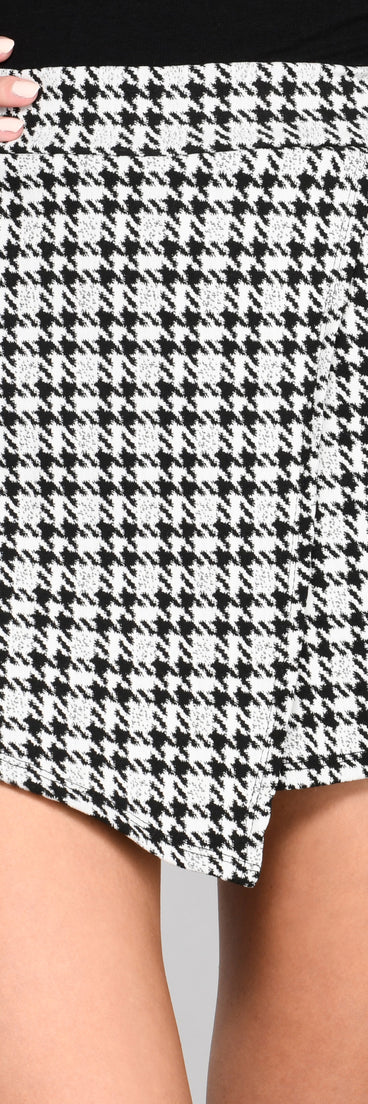 Posh And Fab Houndstooth Skort provides a stylish start to creating your best summer outfits of the season with on-trend details for 2023!