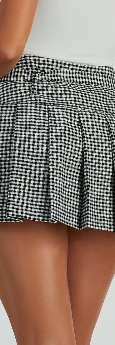 The mini skirt length on the Preppy Perfection Gingham Twill Skater Skort adds a sultry detail to your going-out outfits or everyday looks.