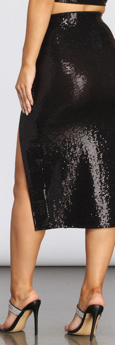 You’ll look stunning in the Night Out In Sequins Midi Skirt when paired with its matching separate to create a glam clothing set perfect for parties, date nights, concert outfits, back-to-school attire, or for any summer event!