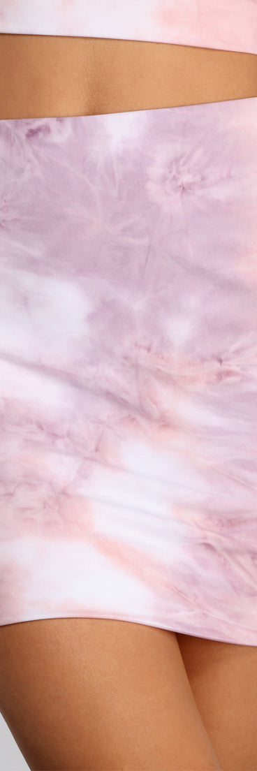 So Chill Tie Dye Mini Skirt is a trendy pick to create 2023 festival outfits, festival dresses, outfits for concerts or raves, and complete your best party outfits!