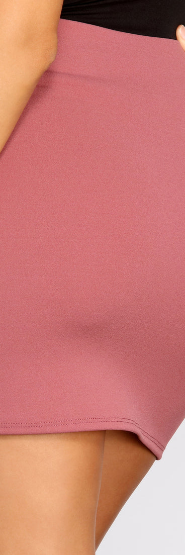 It's A Date Crepe Mini Skirt provides a stylish start to creating your best summer outfits of the season with on-trend details for 2023!