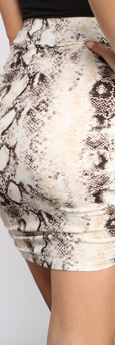 Stylish Stunner Snake Print Mini Skirt provides a stylish start to creating your best summer outfits of the season with on-trend details for 2023!