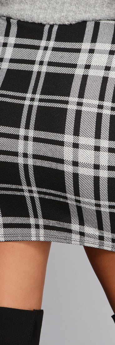 High Waist Asymmetrical Hem Mini Skirt provides a stylish start to creating your best summer outfits of the season with on-trend details for 2023!