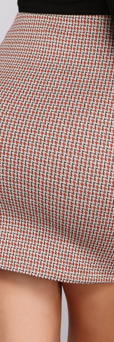 High Waist Houndstooth Ruched Mini Skirt provides a stylish start to creating your best summer outfits of the season with on-trend details for 2023!