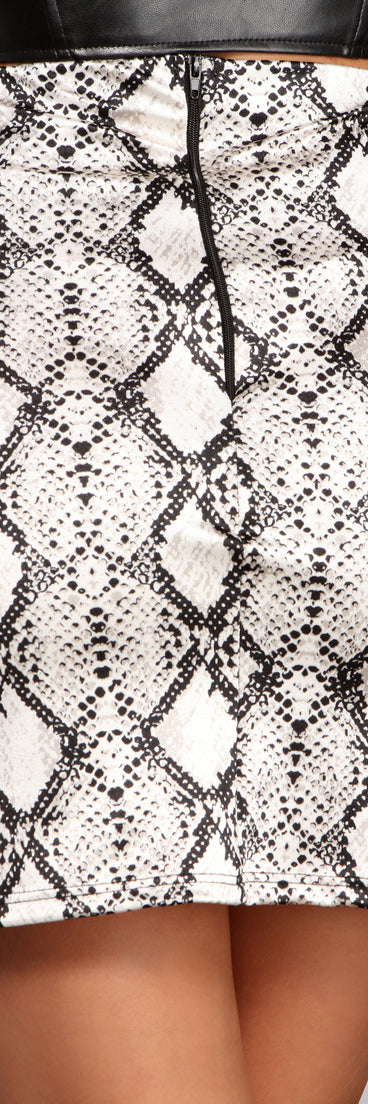 Sassy Style Snake Print Mini Skirt provides a stylish start to creating your best summer outfits of the season with on-trend details for 2023!
