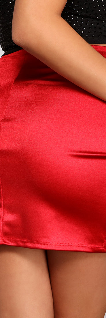 Raise the Heat Ruched Wrap Mini Skirt provides a stylish start to creating your best summer outfits of the season with on-trend details for 2023!