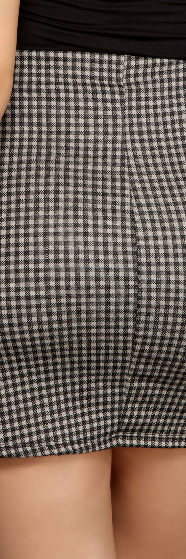 Check On It Checkered Mini Skirt provides a stylish start to creating your best summer outfits of the season with on-trend details for 2023!