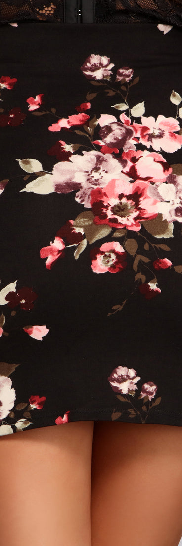 Romantic And Chic Floral Mini Skirt provides a stylish start to creating your best summer outfits of the season with on-trend details for 2023!