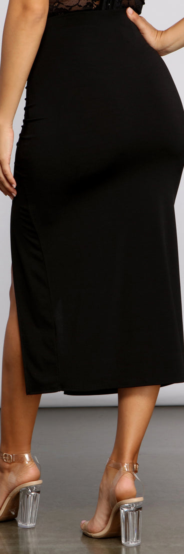 A Stylish Moment Ruched Midi Skirt provides a stylish start to creating your best summer outfits of the season with on-trend details for 2023!