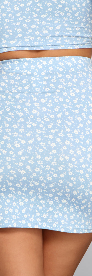 Fab Floral Cinched Mini Skirt provides a stylish start to creating your best summer outfits of the season with on-trend details for 2023!