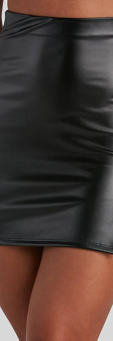 Sleek And Luxe Faux Leather Mini Skirt provides a stylish start to creating your best summer outfits of the season with on-trend details for 2023!