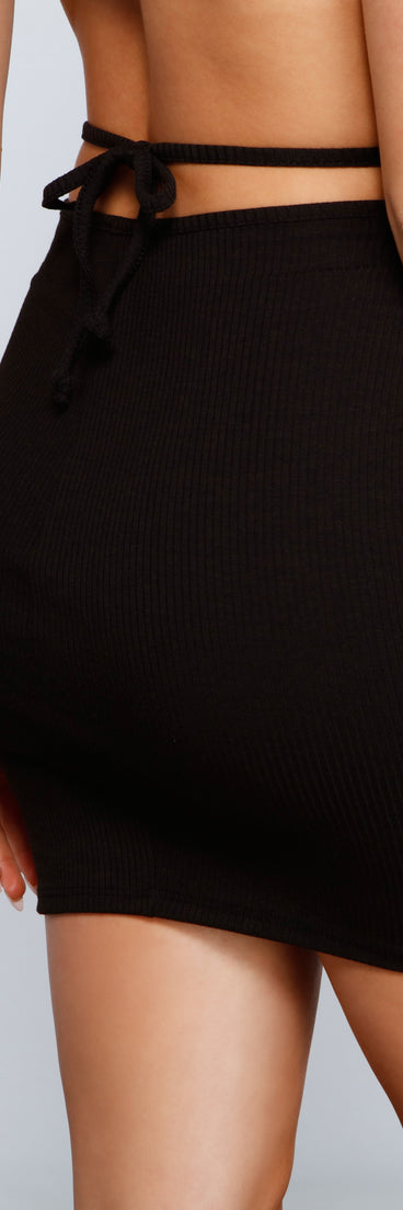 Making Moves Criss-Cross Mini Skirt provides a stylish start to creating your best summer outfits of the season with on-trend details for 2023!