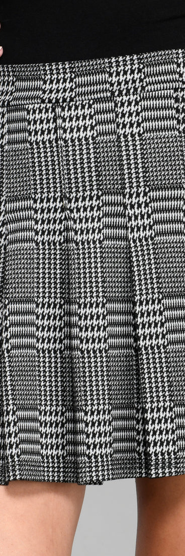 Flared And Flirty Houndstooth Skater Skirt provides a stylish start to creating your best summer outfits of the season with on-trend details for 2023!