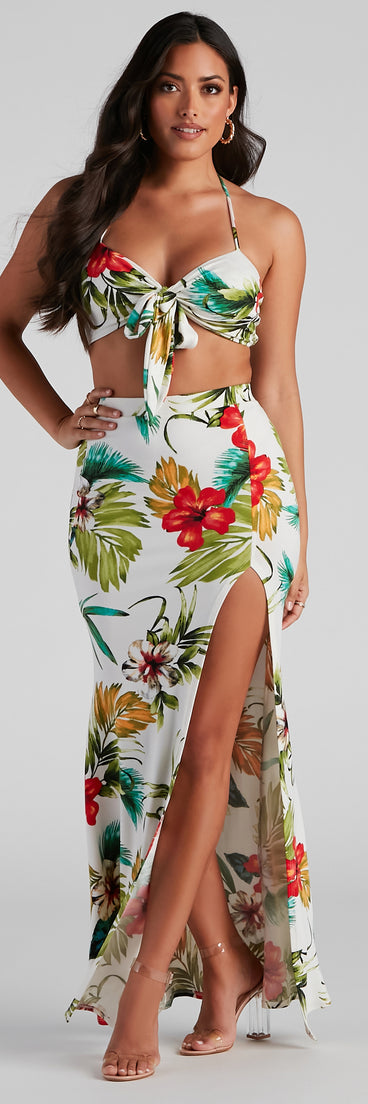 Tropical Glam Floral Maxi Skirt provides a stylish start to creating your best summer outfits of the season with on-trend details for 2023!