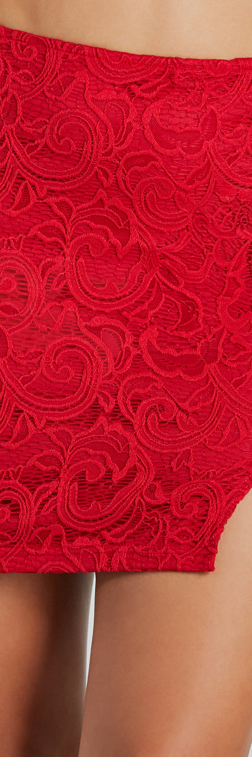 The mini skirt length on the Romantic Mood Floral Lace Slit Mini Skirt adds a sultry detail to your going-out outfits or everyday looks.