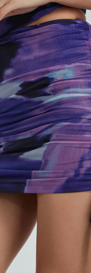 The mini skirt length on the Painted In Beauty High Rise Abstract Mini Skirt adds a sultry detail to your going-out outfits or everyday looks.