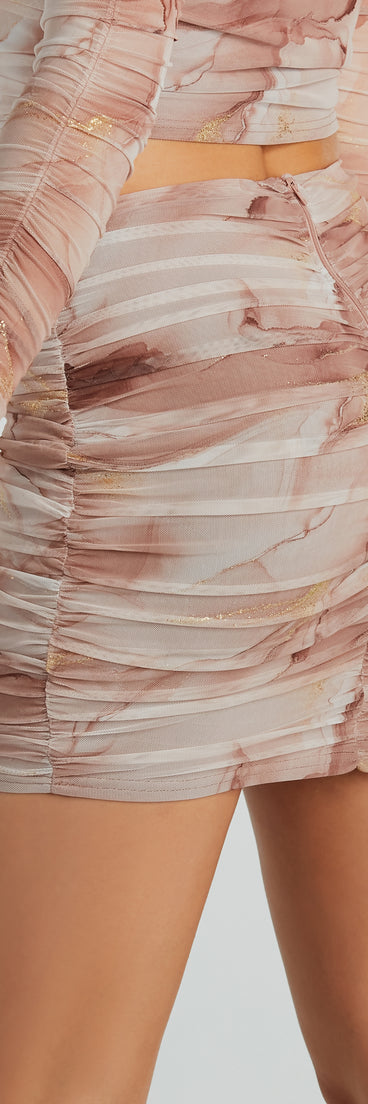 The mini skirt length on the Effortless Darling High Waist Mesh Mini Skirt adds a sultry detail to your going-out outfits or everyday looks.