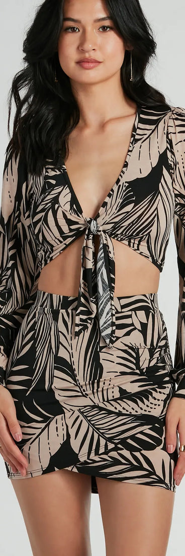 The mini skirt length on the Tropical Day Dream High-Rise Wrap Mini Skirt adds a sultry detail to your going-out outfits or everyday looks.