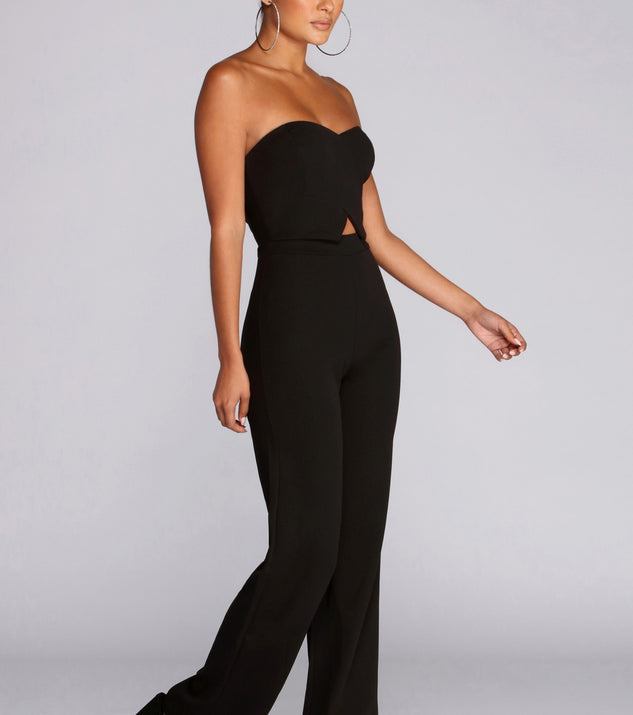Do No Wrong Strapless Jumpsuit will help you dress the part in stylish holiday party attire, an outfit for a New Year’s Eve party, & dressy or cocktail attire for any event.