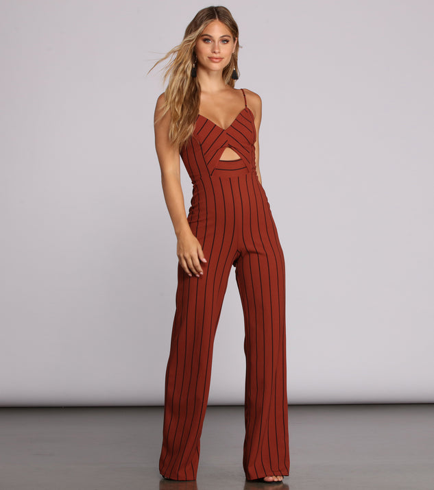 Zero In Keyhole Striped Jumpsuit will help you dress the part in stylish holiday party attire, an outfit for a New Year’s Eve party, & dressy or cocktail attire for any event.