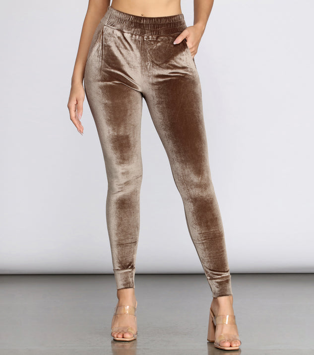 You’ll look stunning in the Lady Luxe Joggers when paired with its matching separate to create a glam clothing set perfect for parties, date nights, concert outfits, back-to-school attire, or for any summer event!