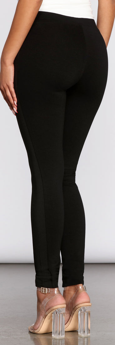 Classic Stretch Legging Pants provides a stylish start to creating your best summer outfits of the season with on-trend details for 2023!