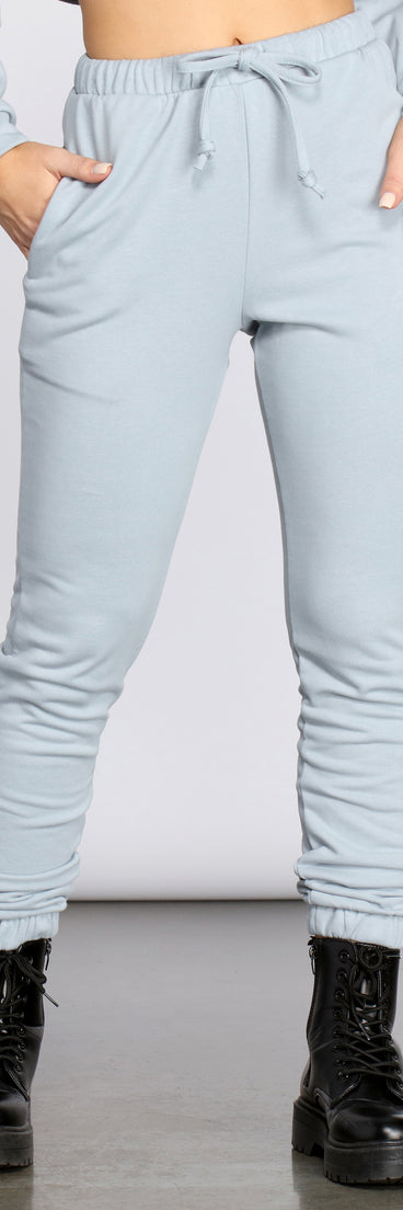 Sunday Funday Lounge Joggers provides a stylish start to creating your best summer outfits of the season with on-trend details for 2023!